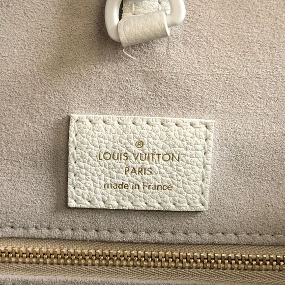 Louis Vuitton Shoulder Bag Lock Me Tote PM White - Picture 15 of 16